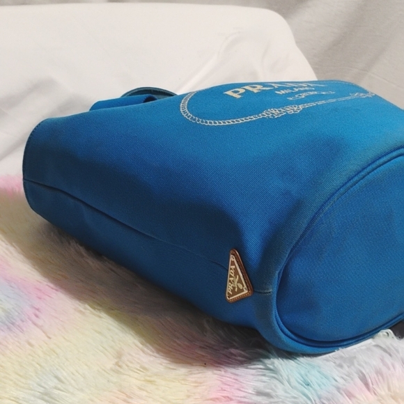Authentic Prada Canapa Bucket Bag Has Strap & Authenticantion Cards - Picture 5 of 14